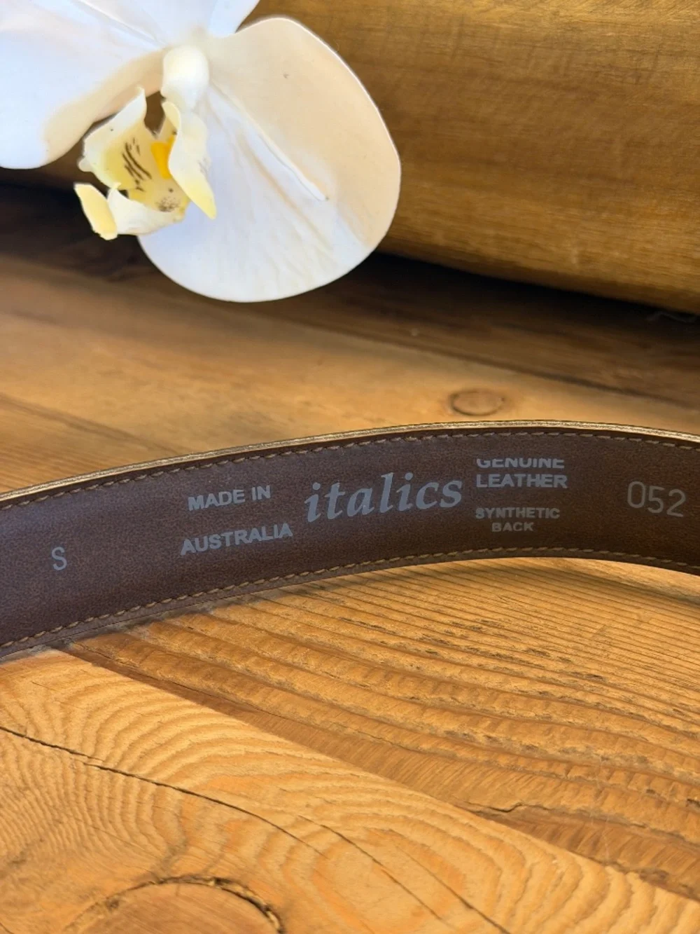 Italics Genuine Leather Belt Made in Australia Gold Buckle Detailed Classic S